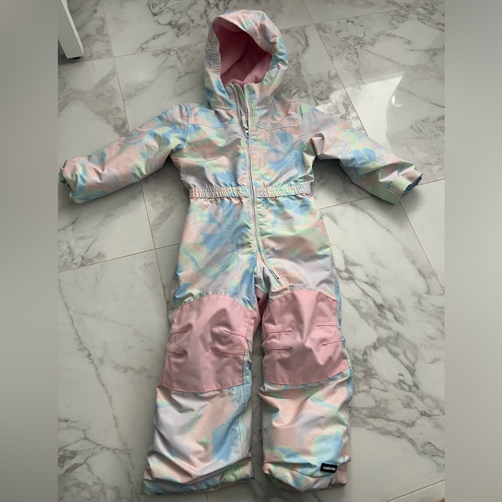 Cozy and warm snowsuit! Great for skiing and building snowmen! Great condition
